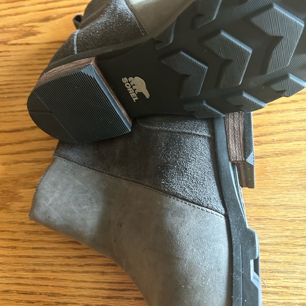 Sorrel size 8 boots.  Never worn